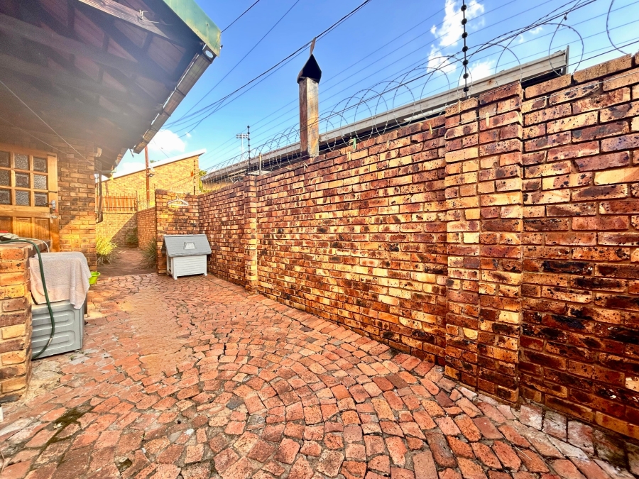 3 Bedroom Property for Sale in Garsfontein Gauteng