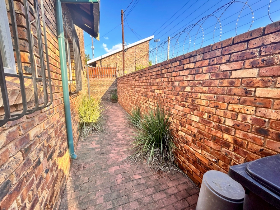 3 Bedroom Property for Sale in Garsfontein Gauteng