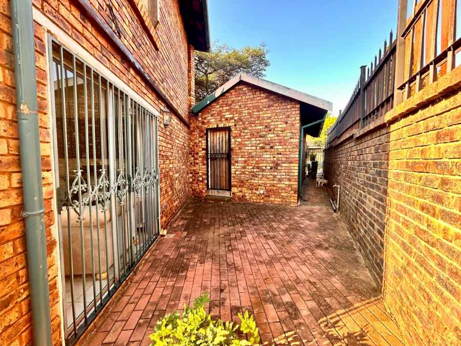3 Bedroom Property for Sale in Garsfontein Gauteng