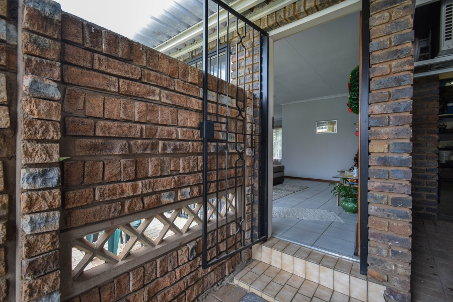 3 Bedroom Property for Sale in Elardus Park Gauteng