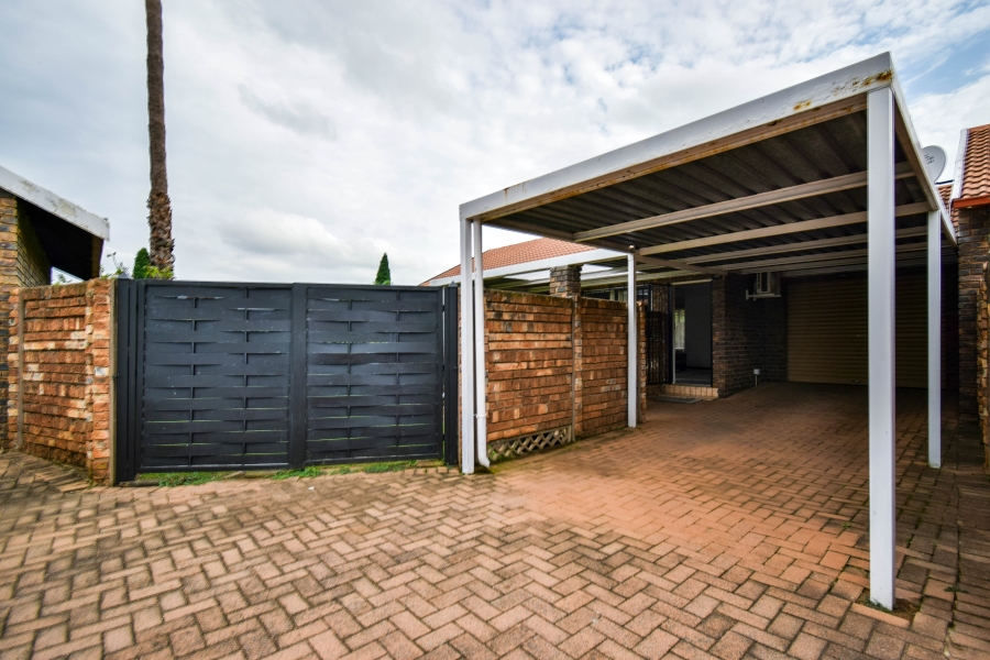 3 Bedroom Property for Sale in Elardus Park Gauteng