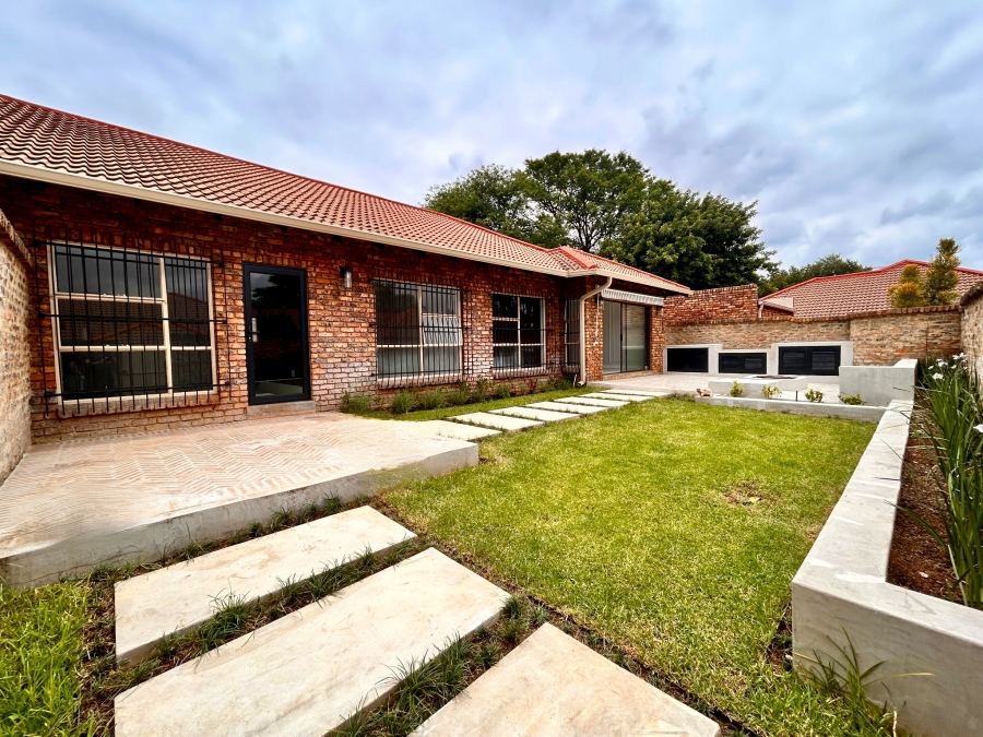 3 Bedroom Property for Sale in Faerie Glen Gauteng