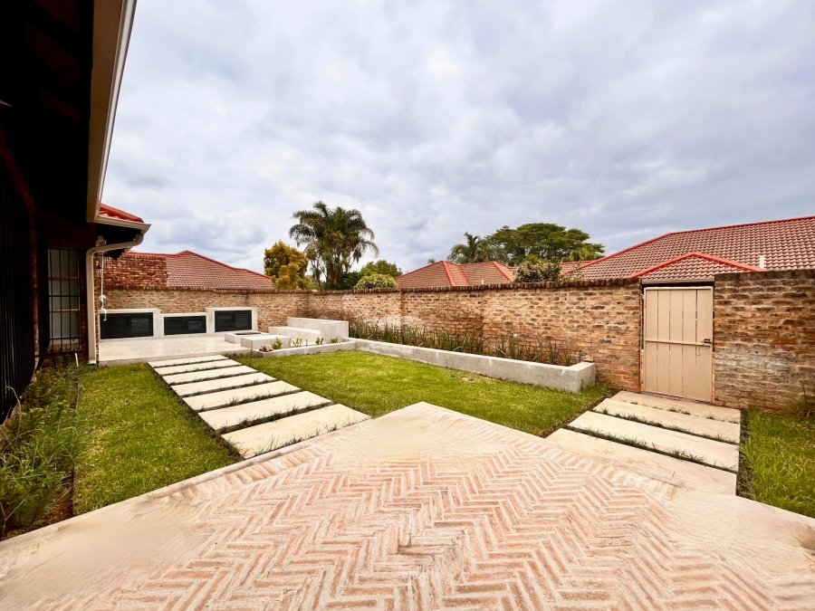 3 Bedroom Property for Sale in Faerie Glen Gauteng