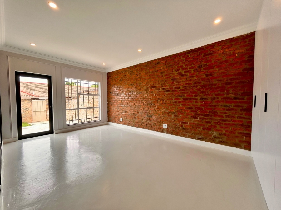 3 Bedroom Property for Sale in Faerie Glen Gauteng