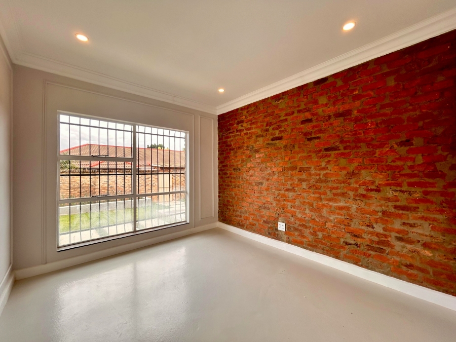 3 Bedroom Property for Sale in Faerie Glen Gauteng