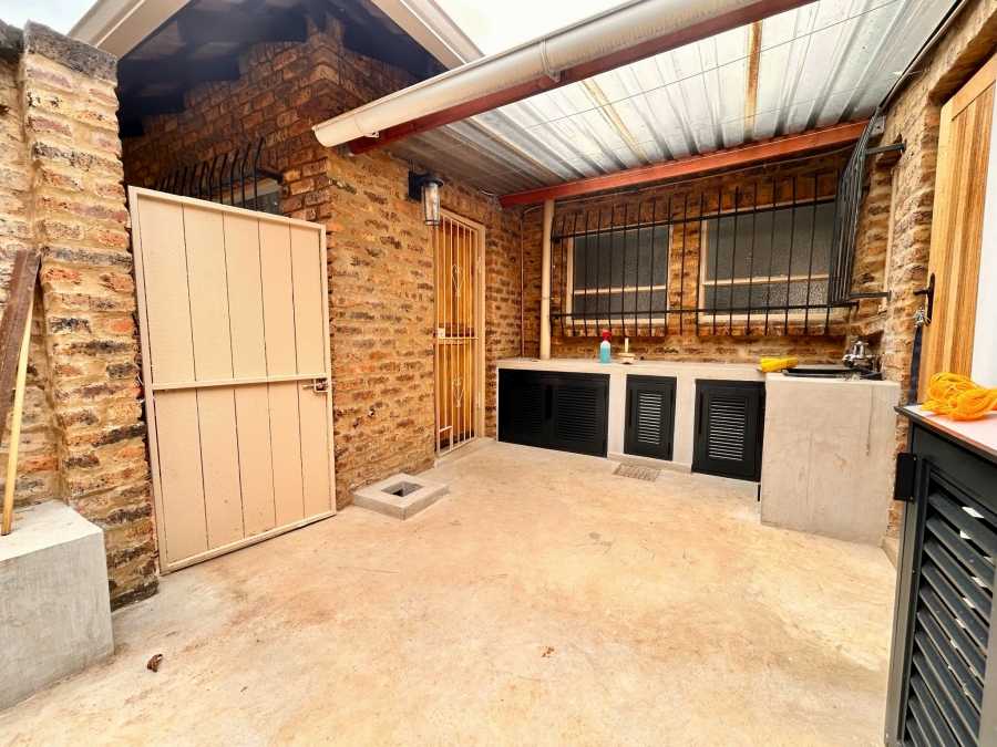 3 Bedroom Property for Sale in Faerie Glen Gauteng