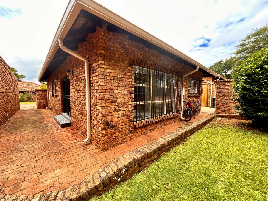 3 Bedroom Property for Sale in Faerie Glen Gauteng