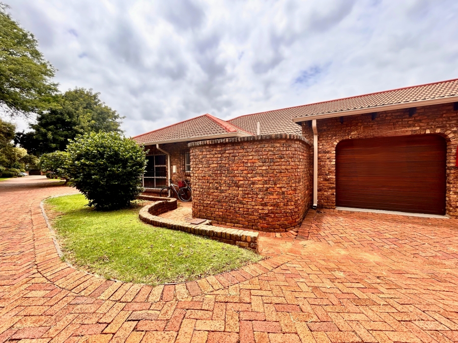 3 Bedroom Property for Sale in Faerie Glen Gauteng