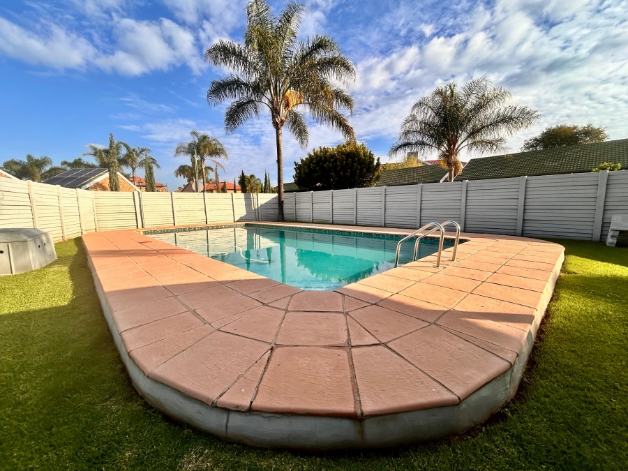 2 Bedroom Property for Sale in Moreleta Park Gauteng