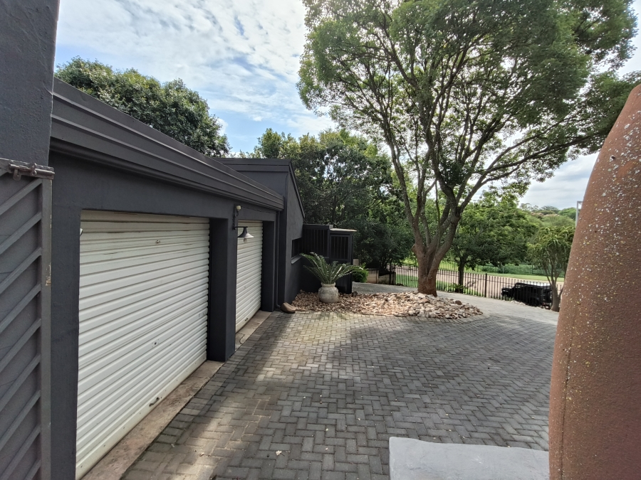 4 Bedroom Property for Sale in Garsfontein Gauteng