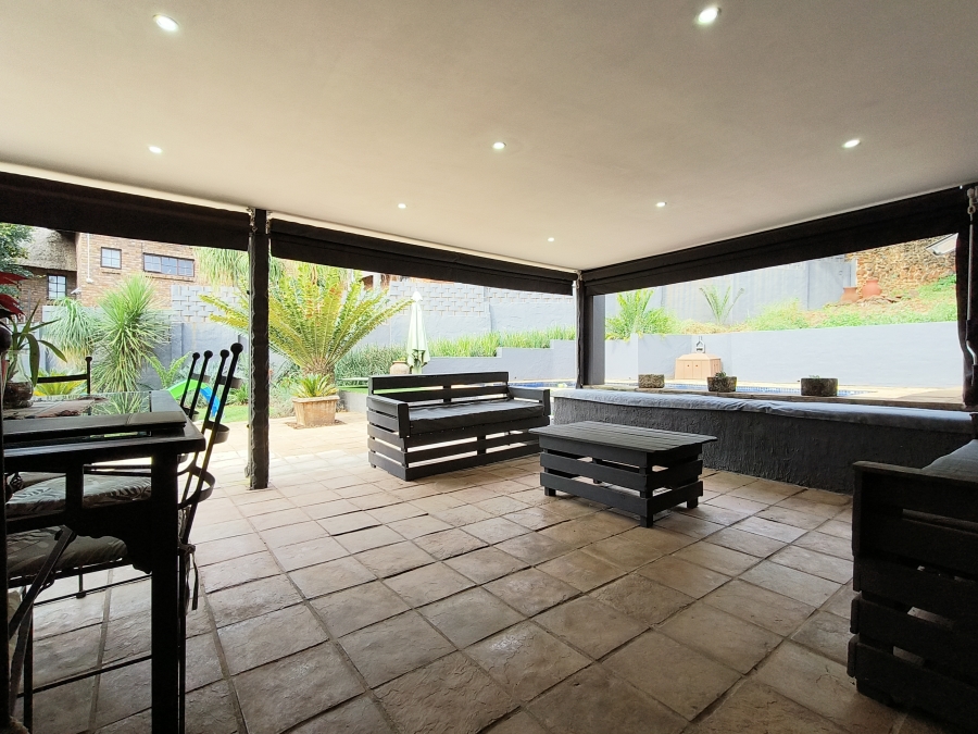 4 Bedroom Property for Sale in Garsfontein Gauteng