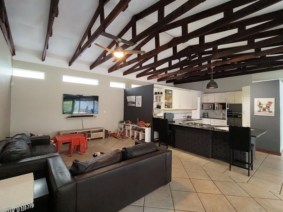 4 Bedroom Property for Sale in Garsfontein Gauteng
