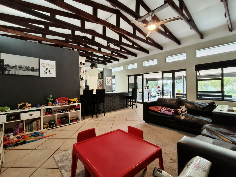 4 Bedroom Property for Sale in Garsfontein Gauteng