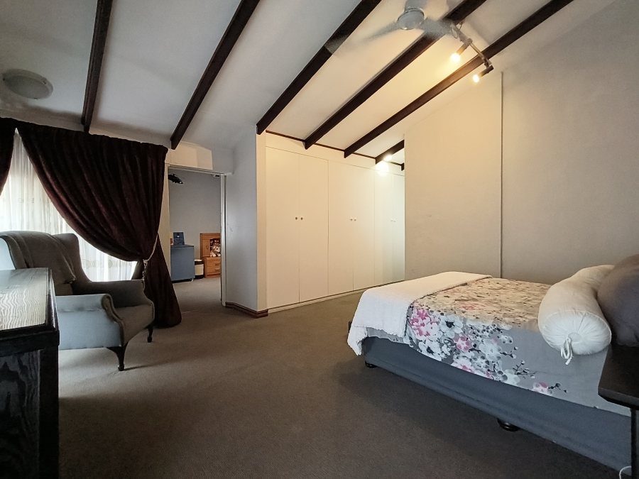 4 Bedroom Property for Sale in Garsfontein Gauteng