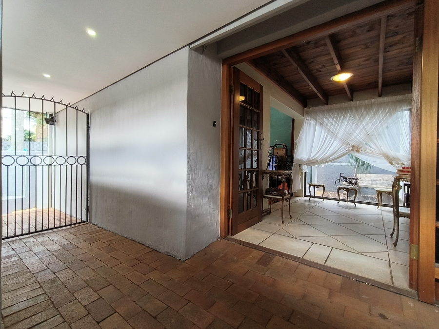 4 Bedroom Property for Sale in Garsfontein Gauteng