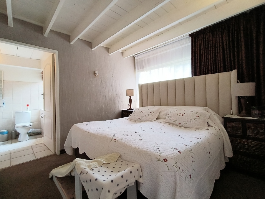 4 Bedroom Property for Sale in Garsfontein Gauteng