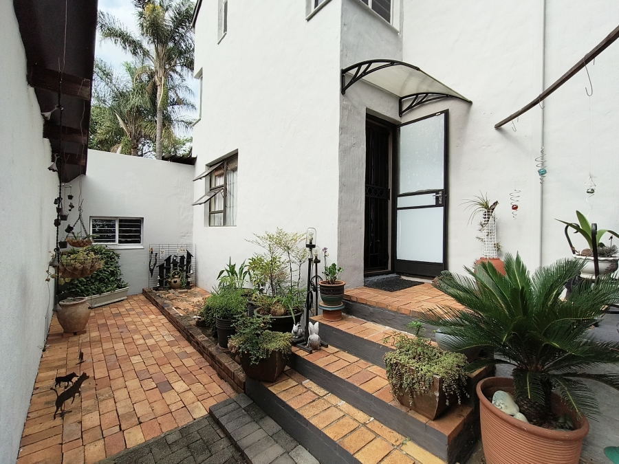 4 Bedroom Property for Sale in Garsfontein Gauteng