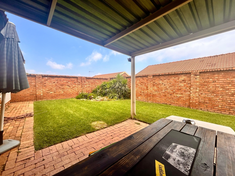 2 Bedroom Property for Sale in Elardus Park Gauteng