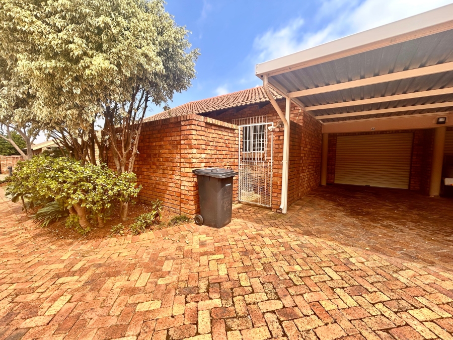 2 Bedroom Property for Sale in Elardus Park Gauteng