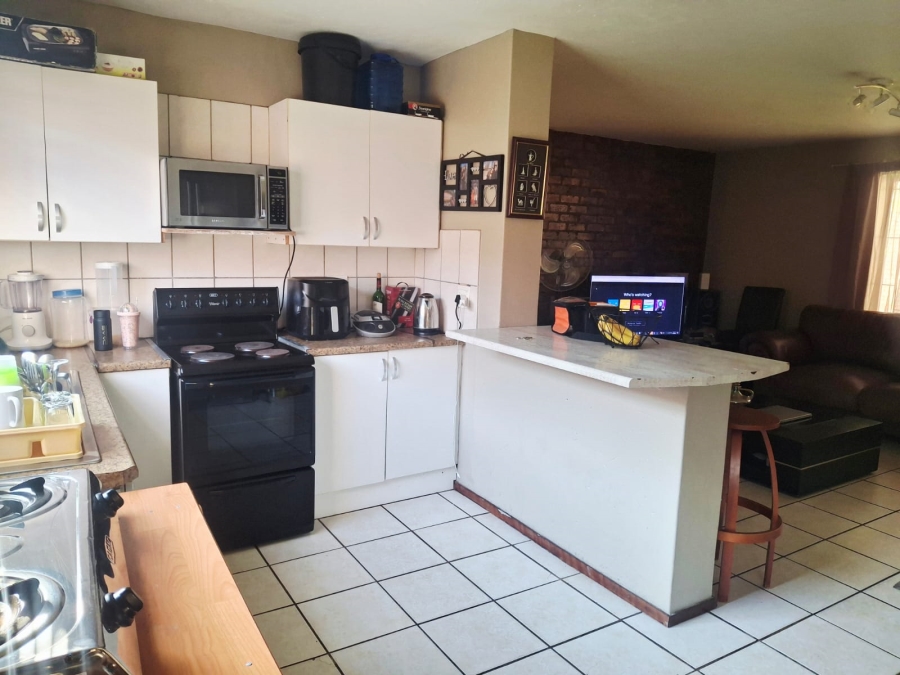 2 Bedroom Property for Sale in Mountain View Gauteng