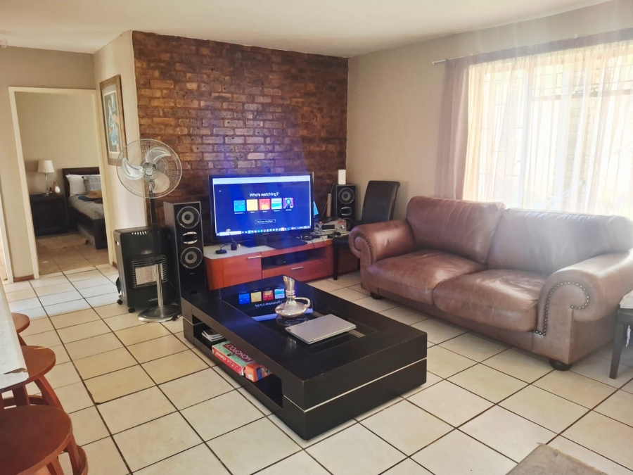2 Bedroom Property for Sale in Mountain View Gauteng