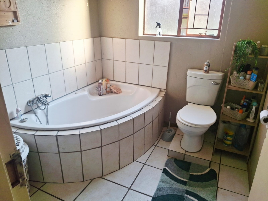 2 Bedroom Property for Sale in Mountain View Gauteng