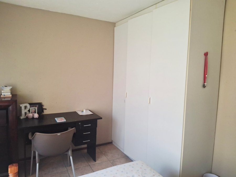 2 Bedroom Property for Sale in Mountain View Gauteng