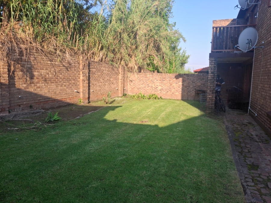 2 Bedroom Property for Sale in Mountain View Gauteng