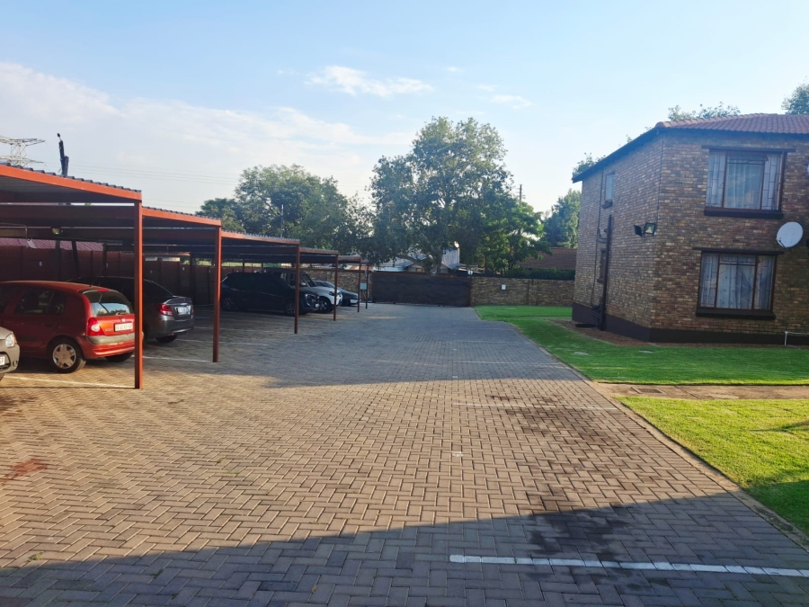 2 Bedroom Property for Sale in Mountain View Gauteng
