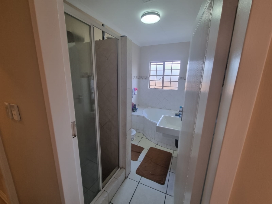To Let 3 Bedroom Property for Rent in Moreleta Park Gauteng