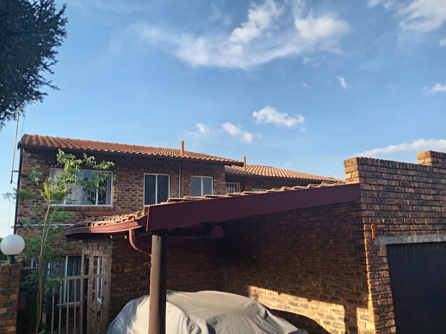 To Let 3 Bedroom Property for Rent in Lyndhurst Gauteng