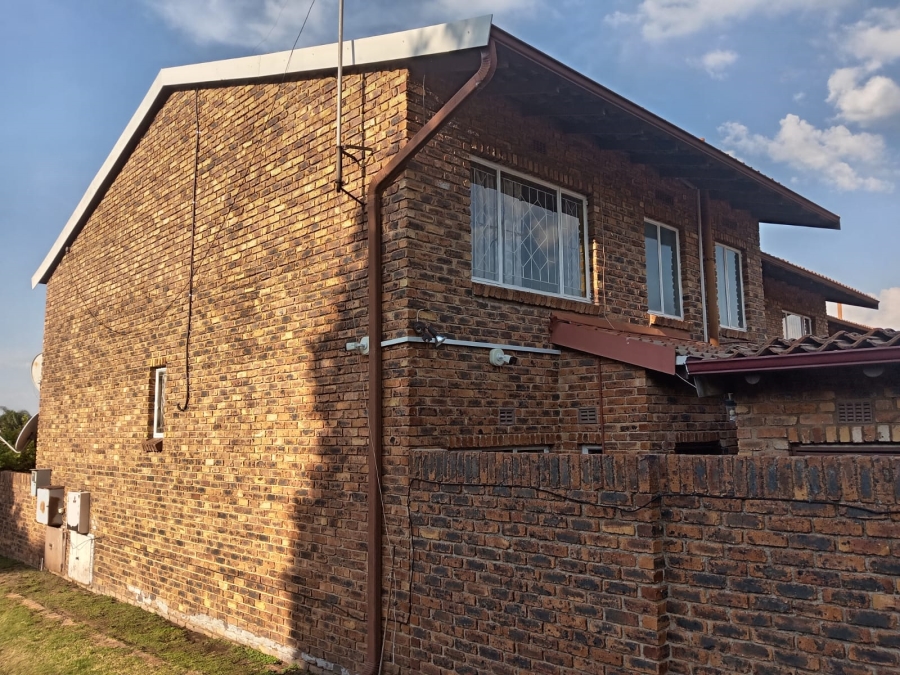 To Let 3 Bedroom Property for Rent in Lyndhurst Gauteng