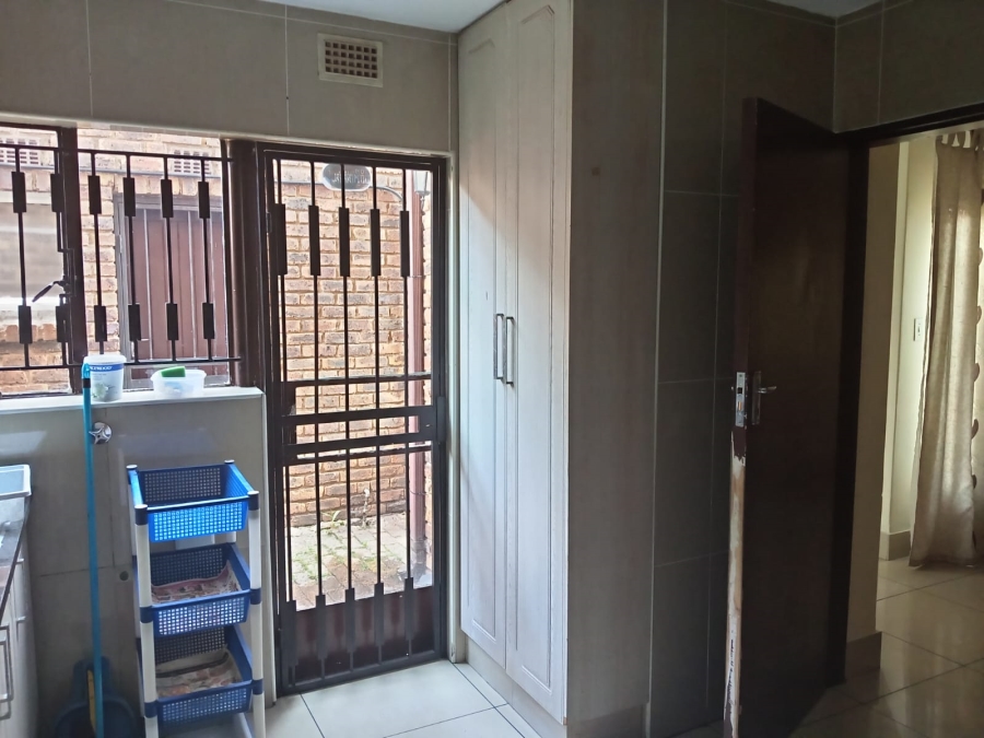 To Let 3 Bedroom Property for Rent in Lyndhurst Gauteng