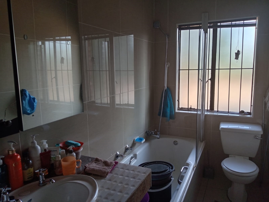 To Let 3 Bedroom Property for Rent in Lyndhurst Gauteng