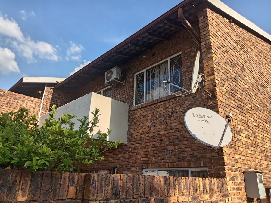 To Let 3 Bedroom Property for Rent in Lyndhurst Gauteng