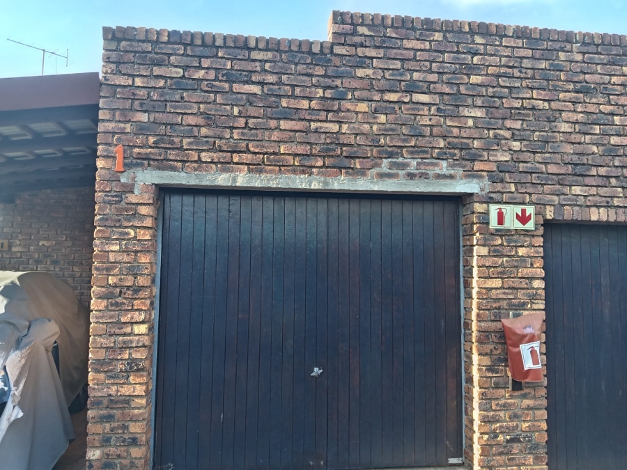 To Let 3 Bedroom Property for Rent in Lyndhurst Gauteng