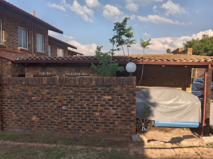 To Let 3 Bedroom Property for Rent in Lyndhurst Gauteng