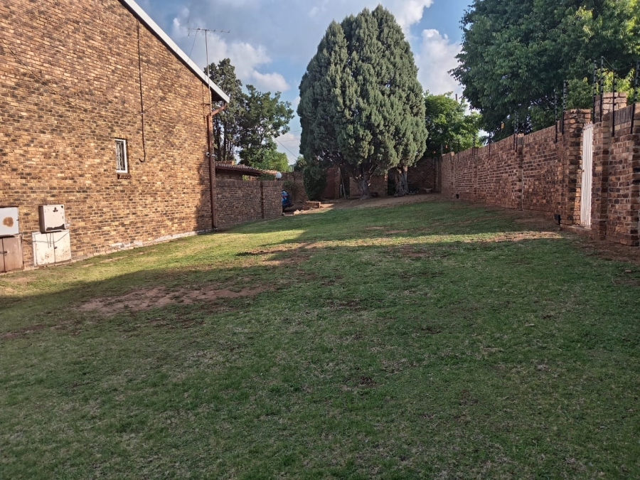 To Let 3 Bedroom Property for Rent in Lyndhurst Gauteng
