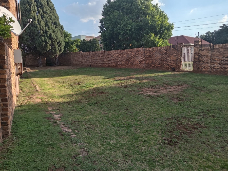 To Let 3 Bedroom Property for Rent in Lyndhurst Gauteng