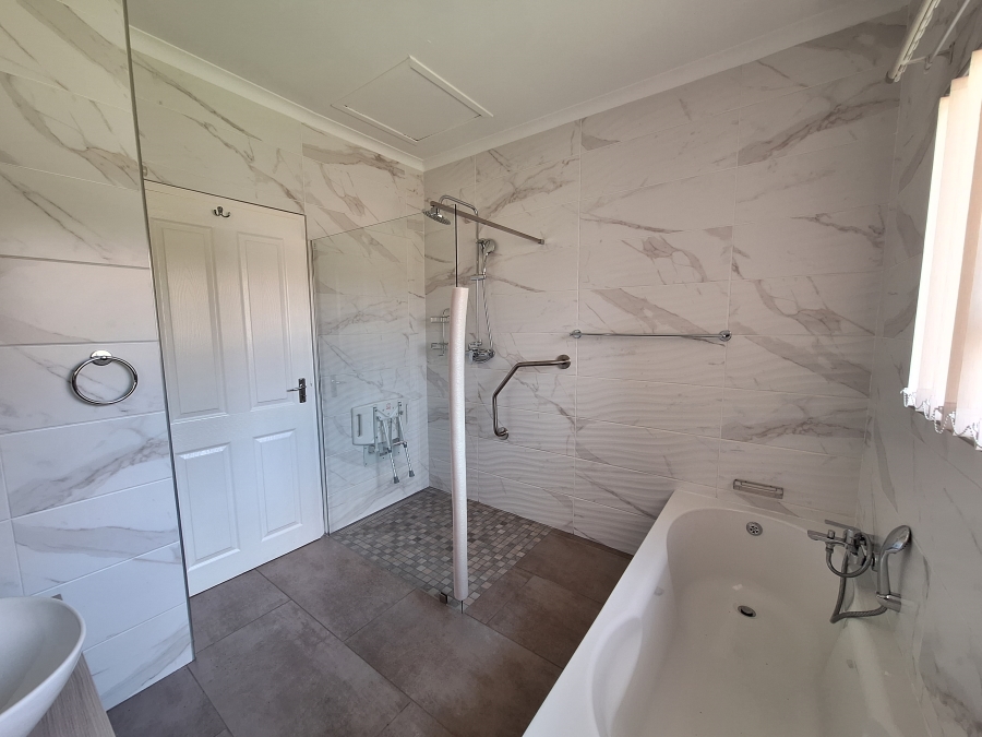 3 Bedroom Property for Sale in Wilro Park Gauteng