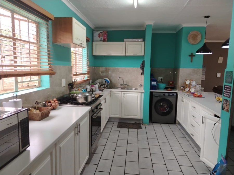 To Let 2 Bedroom Property for Rent in Florida Lake Gauteng