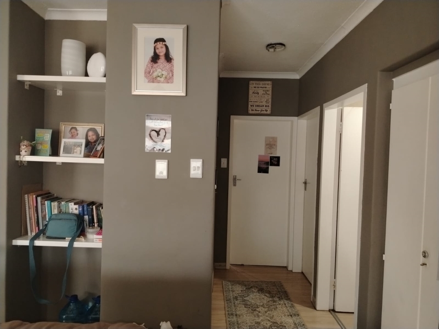 To Let 2 Bedroom Property for Rent in Florida Lake Gauteng