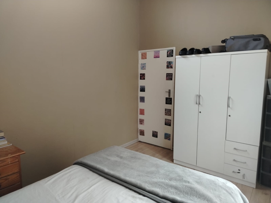 To Let 2 Bedroom Property for Rent in Florida Lake Gauteng