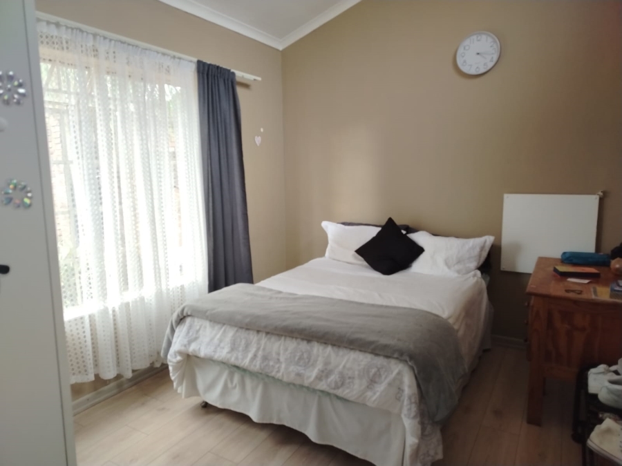 To Let 2 Bedroom Property for Rent in Florida Lake Gauteng