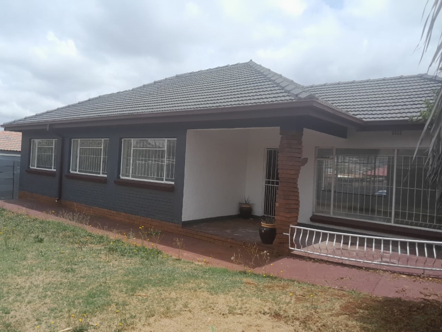 To Let 3 Bedroom Property for Rent in Lindhaven Gauteng