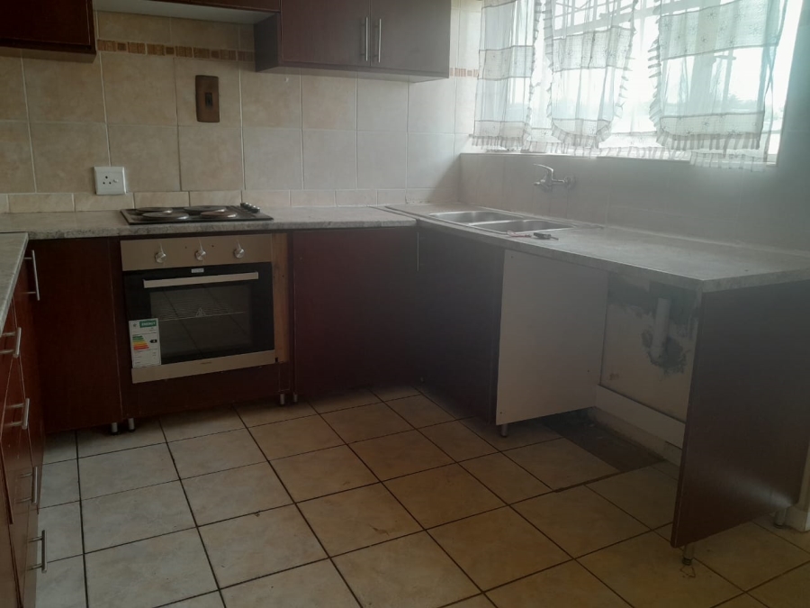 To Let 3 Bedroom Property for Rent in Lindhaven Gauteng