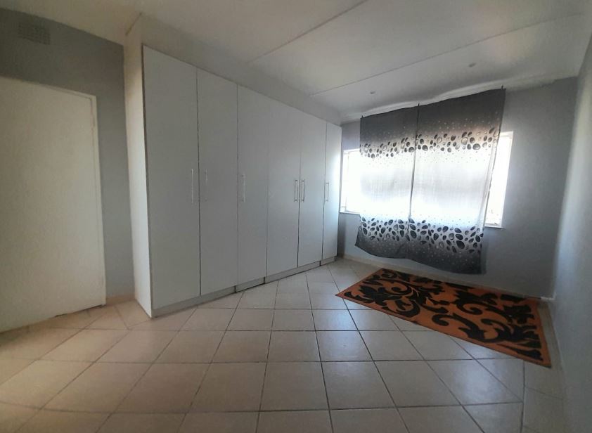 To Let 3 Bedroom Property for Rent in Lindhaven Gauteng