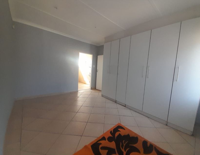 To Let 3 Bedroom Property for Rent in Lindhaven Gauteng