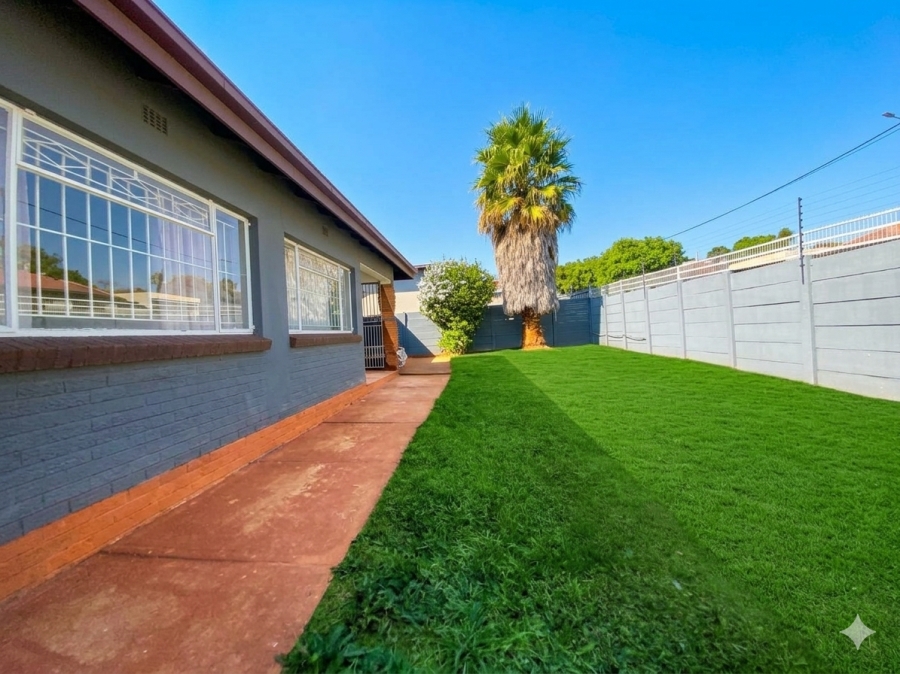 To Let 3 Bedroom Property for Rent in Lindhaven Gauteng