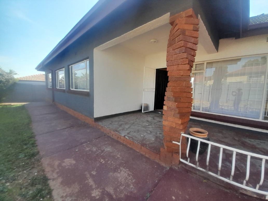 To Let 3 Bedroom Property for Rent in Lindhaven Gauteng
